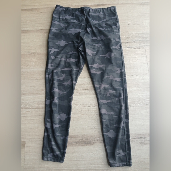 Athleta Ultimate Stash Camo 7/8 Tight Leggings Size xlt Grey camo - Picture 1 of 5